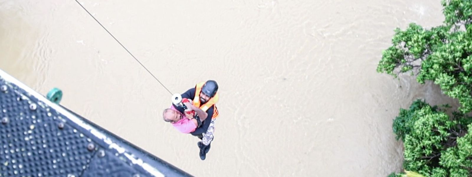 SLAF Airlifts Man from Coconut Tree in Aukana